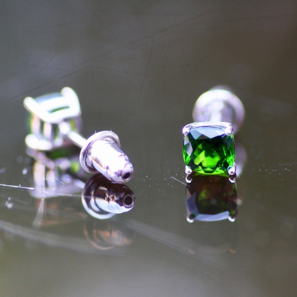 Handmade 5mm Natural Chrome Diopside Stud Earrings Sterling Silver 925 - Picture 2 of 8